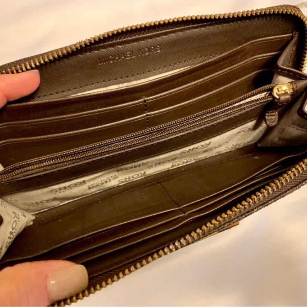 Michael Kors wallet - Picture 3 of 7